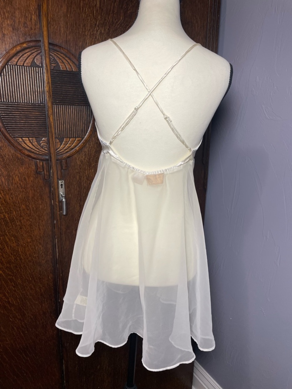 Delicates Vintage Ivory Satin & Chiffon Floral Embroidered Chemise - Picture 2 of 6